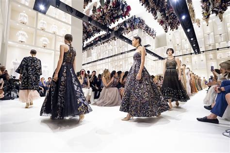 Salaires d'un Styliste chez Christian Dior Couture, France.